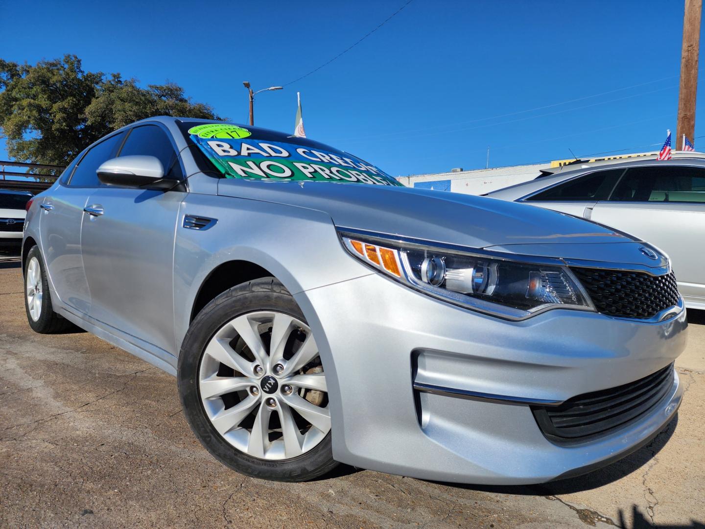 2017 SILVER /BLACK Kia Optima LX (5XXGT4L3XHG) with an 2.4L L4 DOHC 16V engine, 6A transmission, located at 2660 S.Garland Avenue, Garland, TX, 75041, (469) 298-3118, 32.885551, -96.655602 - Photo#0